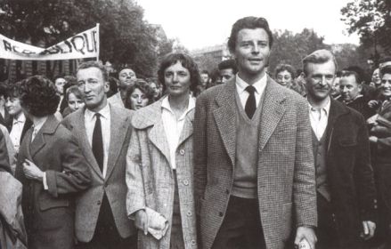 Gérard Philipe lors d'une manifestation du Parti Communiste